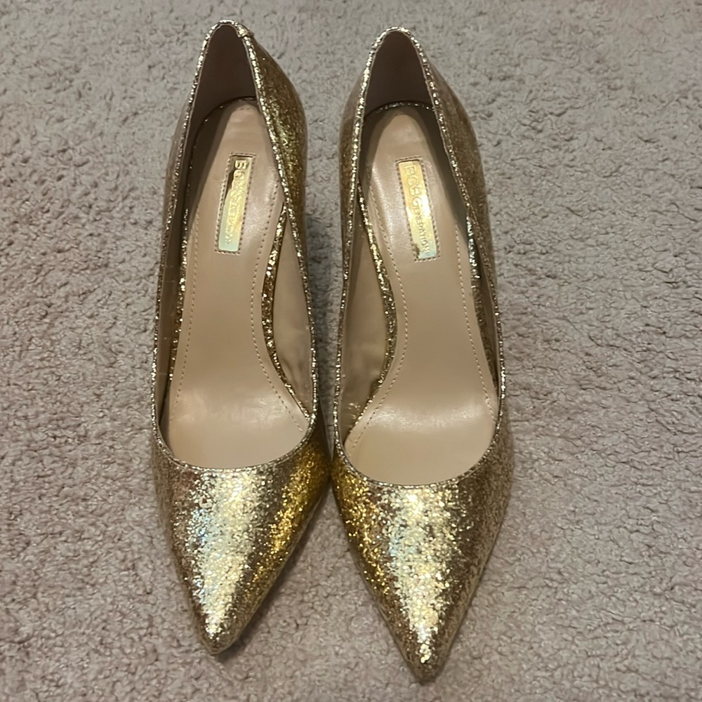 NWOT BCBG Gold Glitter Pumps Sz 9.5